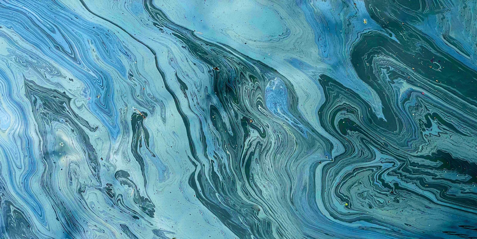 Fuel spilt on the River Lea in Hertforshire